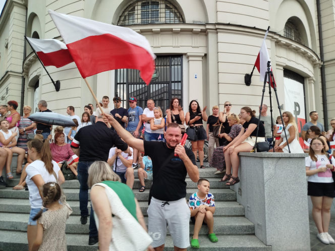 „Cześć i chwała bohaterom!”. Siedlczanie spotkali się w centrum miasta, by uczcić 82. rocznicę wybuchu Powstania Warszawskiego