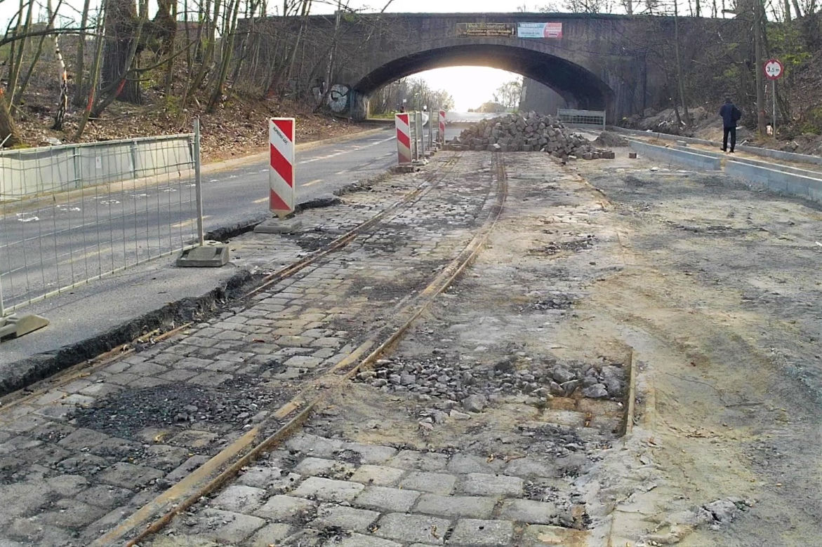 Pozostałości po trasie tramwajowej w "dolinie śmierci"
