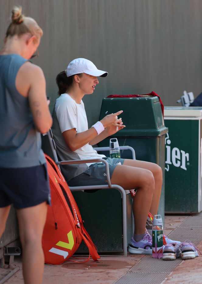 Iga Świątek na ostatnim treningu przez III rundą Roland Garros