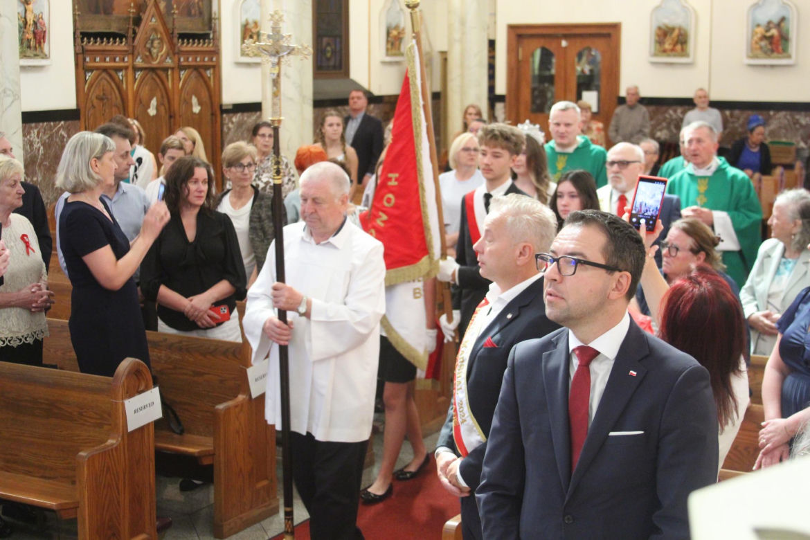 Tablica ku czci Kapelanów Katyńskich odsłonięta w kościele św. Stanisława BM w NYC