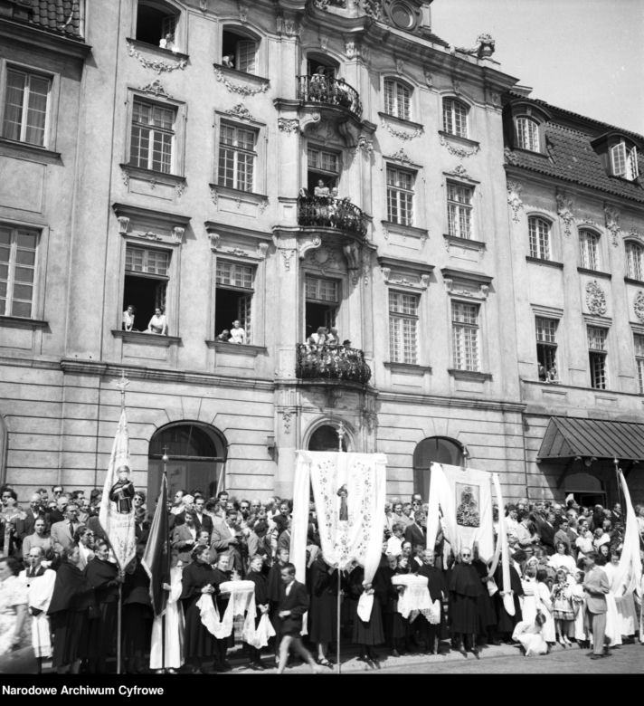 Odświętne stroje i procesja ulicami. Tak obchodzono kiedyś Boże Ciało 