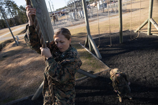 Kobiety w wojsku pod lupą Pentagonu. Czy dekada zmian zostanie cofnięta?