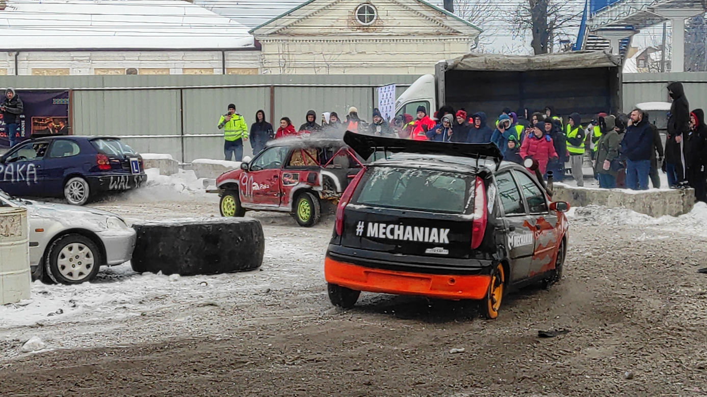 Białystok. Charytatywny Wrak Race Uniwerstal [18.12.2022]