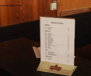 Pusta flaszka na stole, komputery i dziecięce zabawki w pokojach. Tajemniczy hotel na granicy polsko-czeskiej [ZDJĘCIA]
