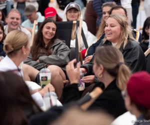 Pierwsza dama z matchą w dłoni