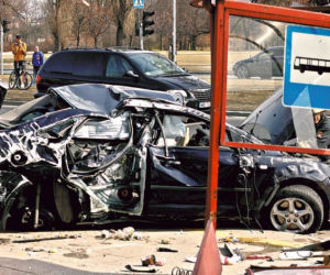 Ford wpadł na przystanek
