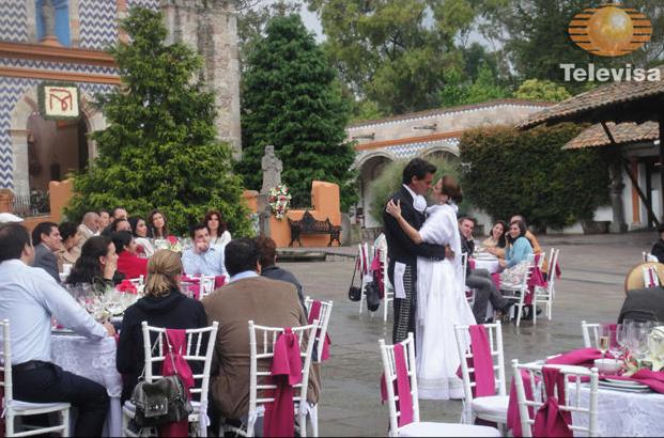 Nieposkromiona miłość (Amor bravio). Ślub Camili (Silvia Navarro) i Daniela (Cristian de la Fuente)
