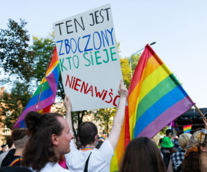 Marsz Równości w Krakowie - tłumy na wydarzeniu pod hasłem Zaczerpnąć tchu.