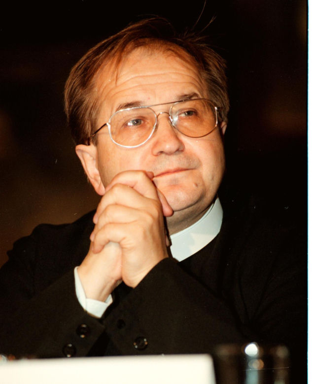 Oniemieliśmy, gdy zobaczyliśmy, jak wyglądał młody Tadeusz Rydzyk! Archiwalne zdjęcia robią wrażenie