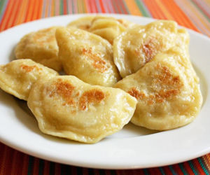 Pyszne, bo polskie! Gdzie zjeść najlepsze pierogi w Warszawie? [ADRESY]