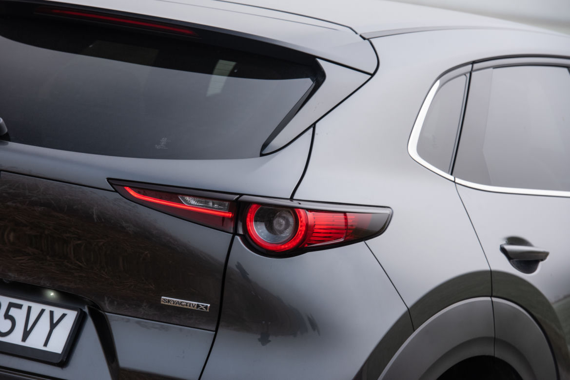 Toyota C-HR 2.0 Hybrid Dynamic Force 184 KM e-CVT vs Mazda CX-30 Skyactiv-X 180 KM 6MT AWD