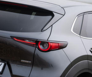 Toyota C-HR 2.0 Hybrid Dynamic Force 184 KM e-CVT vs Mazda CX-30 Skyactiv-X 180 KM 6MT AWD