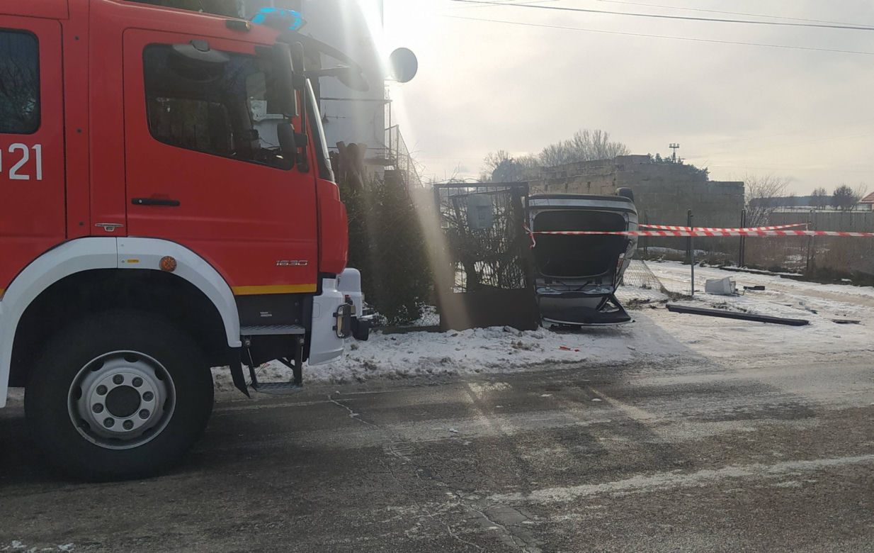 Skasowała auto, zadrapała się tylko w palec