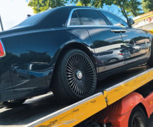 Kolejne ciosy w śląską „Torcidę”. Policja przejęła milion złotych i luksusowego Rolls-Royce'a