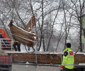 Instytut Badawczy Dróg i Mostów: wydobyte z Wisły fragmenty Mostu Kierbedzia
