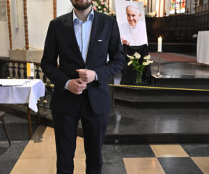 Syn słynnego aktora, 22-letni Wojciech Machulski z Konfederacji, już po ślubie! Z żoną pojechał do papieża