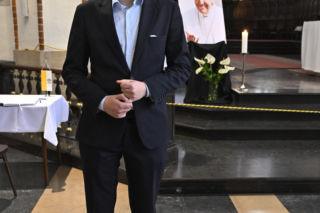 Syn słynnego aktora, 22-letni Wojciech Machulski z Konfederacji, już po ślubie! Z żoną pojechał do papieża