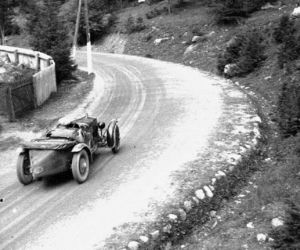 To najwyżej położona droga w Polsce, ale nie każdy tam wjedzie. Trasa słynie z prestiżowego wyścigu