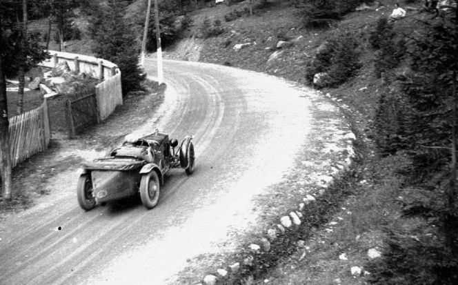 To najwyżej położona droga w Polsce, ale nie każdy tam wjedzie. Trasa słynie z prestiżowego wyścigu