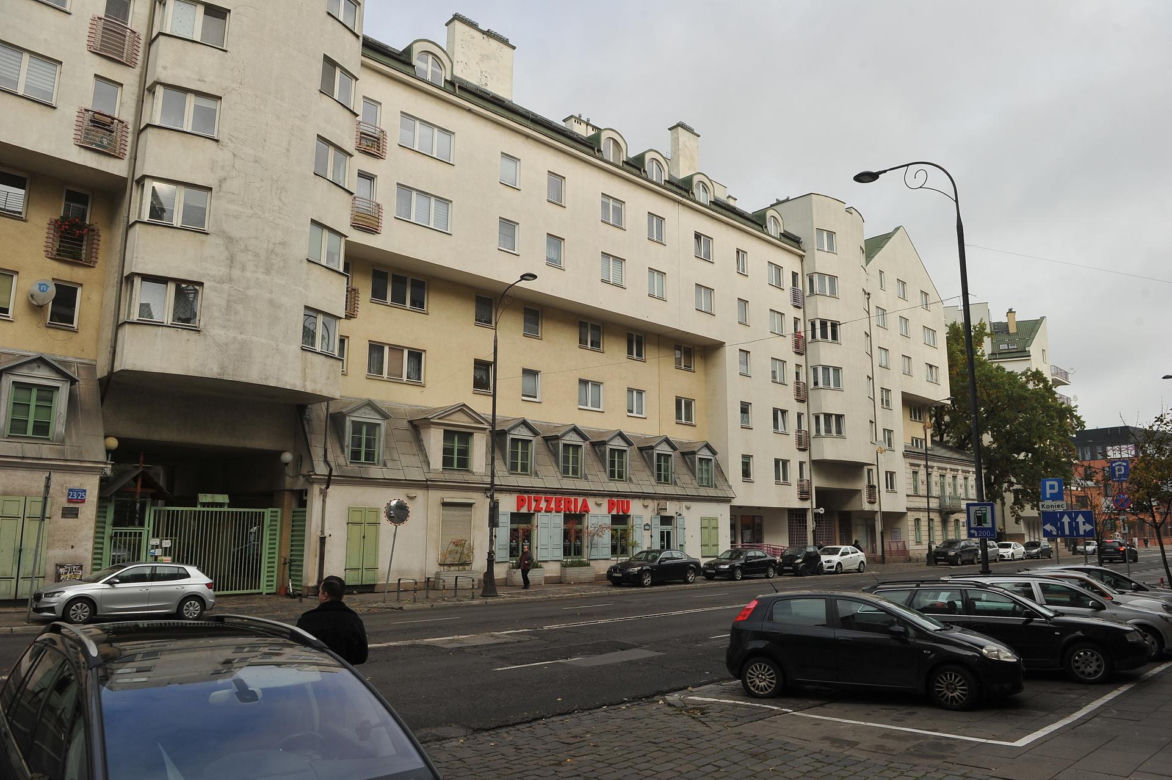 Zalany garaż przy Ząbkowskiej. Mieszkańcy mają dość problemu, który ciągle powraca 