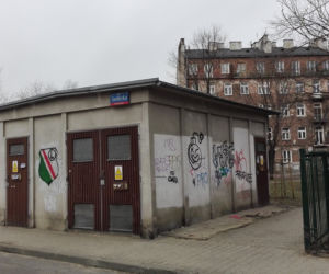 Coraz więcej symboli, napisów i obraźliwych haseł na praskich budynkach