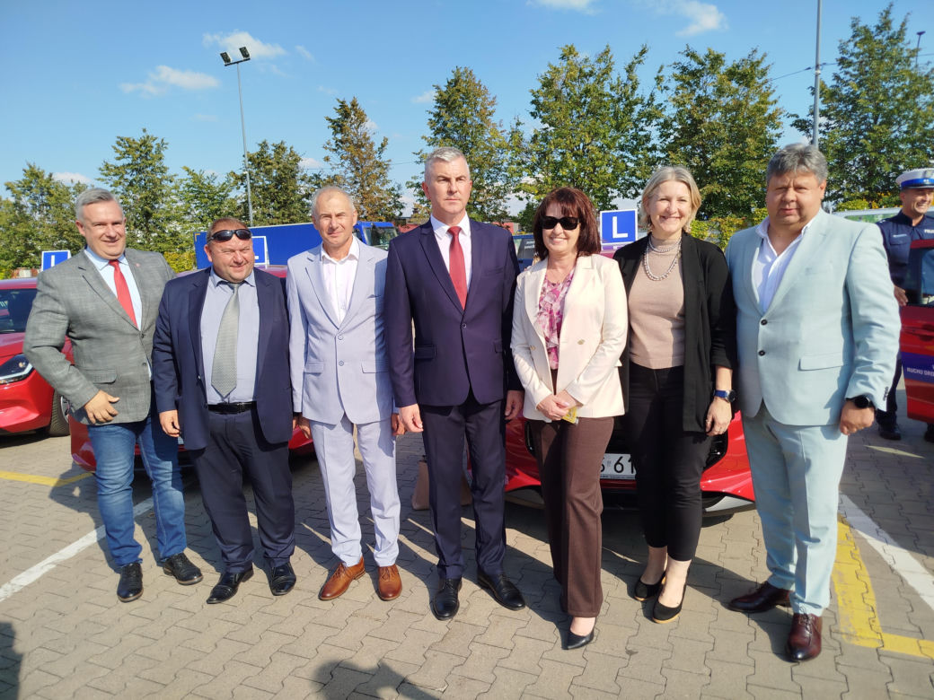 Siedlecki WORD wymienił starą flotę pojazdów egzaminacyjnych na nowe samochody marki Suzuki Swift