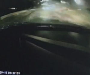 Wypadek na Trasie Łazienkowskiej - nagranie z momentu uderzenia