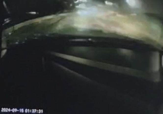 Wypadek na Trasie Łazienkowskiej - nagranie z momentu uderzenia