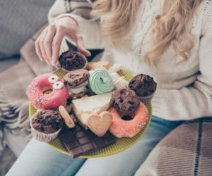 Mózg przeciętnego Polaka poddaje się po 17:00. Neurolodzy: wystarczy jeden trik w kuchni, by przestać tyć