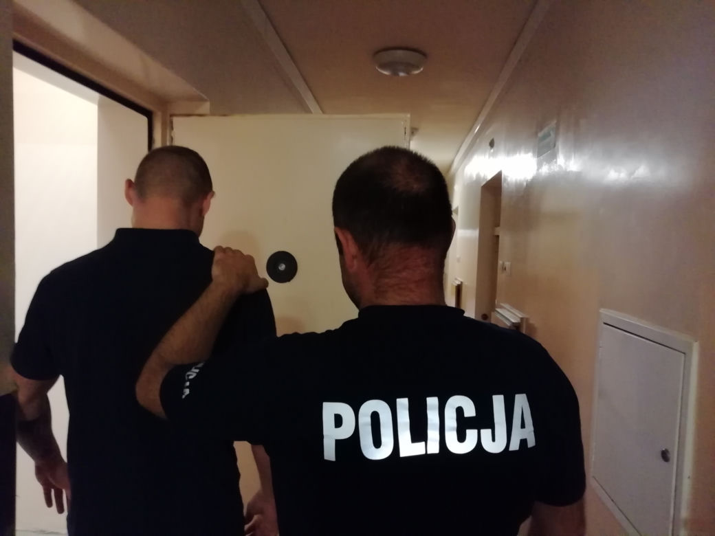Pabianice. Pod pretekstem odwiedzin dziadków, uprawiał w ich domu MARIHUANĘ! ZOBACZCIE, JAKI BUSZ!