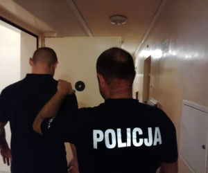 Pabianice. Pod pretekstem odwiedzin dziadków, uprawiał w ich domu MARIHUANĘ! ZOBACZCIE, JAKI BUSZ!