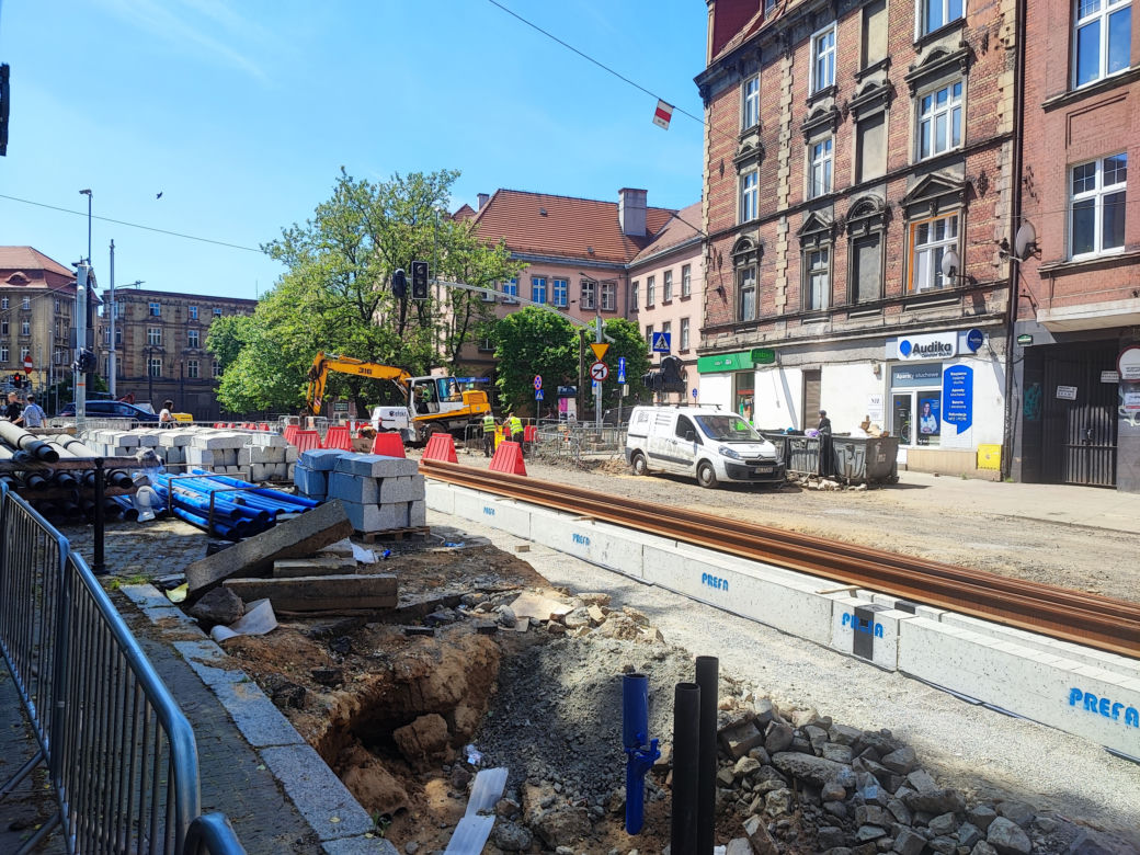 Przebudowa ul. Piekarskiej w Bytomiu trwa. Zlecono dodatkowe prace 