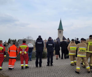 Zawiercie: Pogrzeb ratownika medycznego. Ksiądz POPŁAKAŁ się na kazaniu! [ZAPIS RELACJI Z POGRZEBU] 