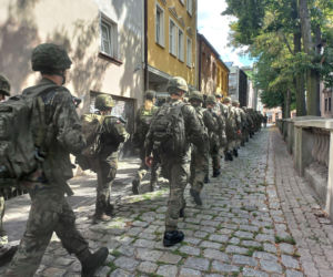 Z Rynku w Lesznie wystartował 7. Rajd na Wschowę. ​Na pamiątkę marszu wojsk w 1939 roku