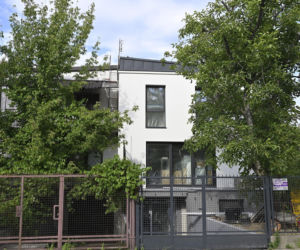Smutny widok domu Kaczyńskiego. Willa na Żoliborzu się sypie