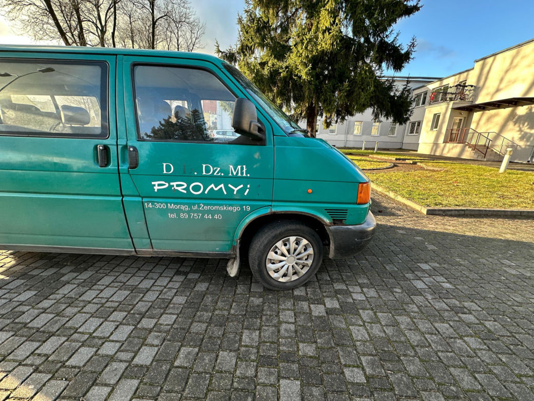 Limuzyna dla starosty, złom dla dzieci z domu dziecka