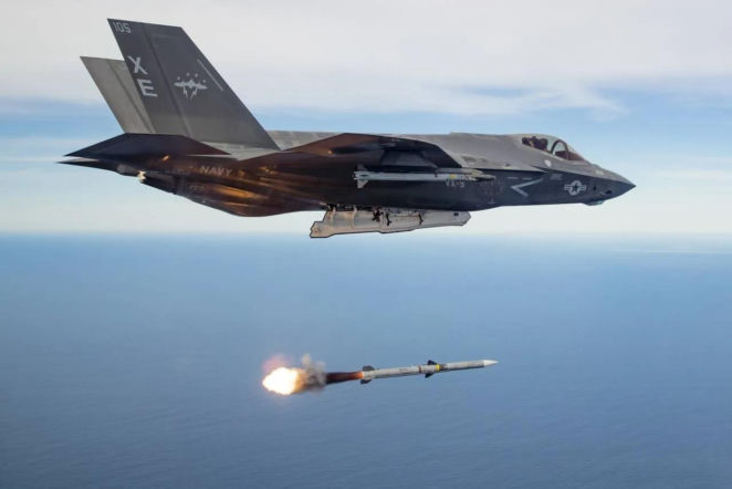Test pocisku AIM-260 JATM