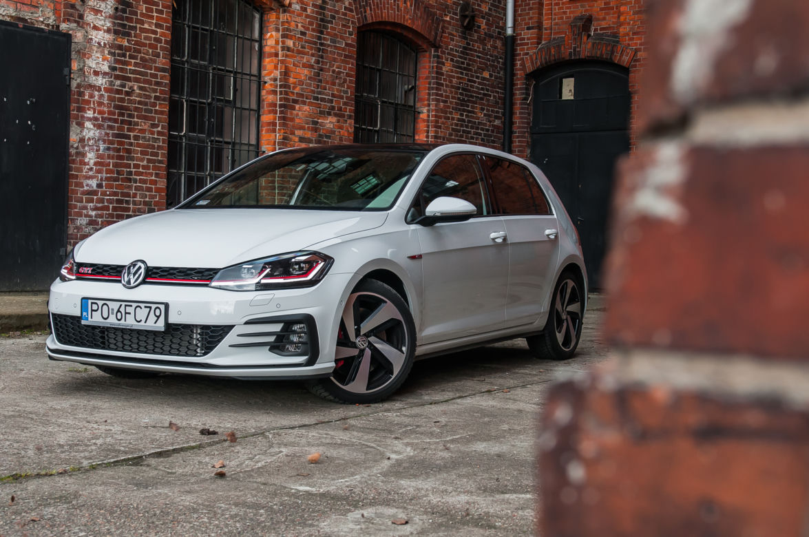 Volkswagen Golf 2.0 TSI GTI Performance 245 KM