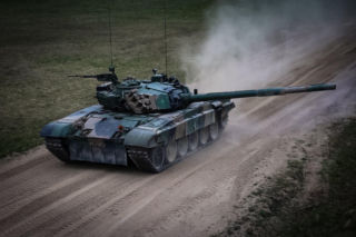 Pancerniacy z Braniewa na poligonie w Orzyszu. Siła ognia czołgów PT-91 Twardy