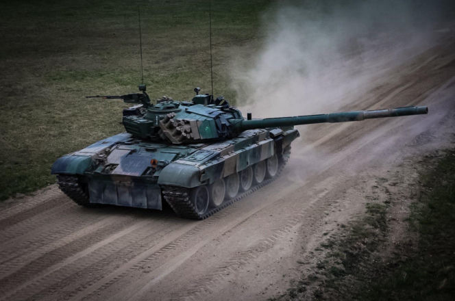 Pancerniacy z Braniewa na poligonie w Orzyszu. Siła ognia czołgów PT-91 Twardy