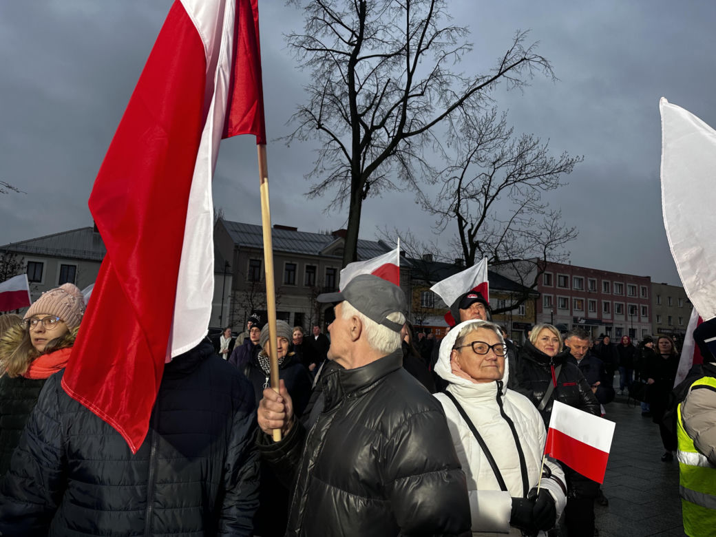 Chaos w Końskich. Dwie debaty prezydenckie, tłumy ludzi na rynku 
