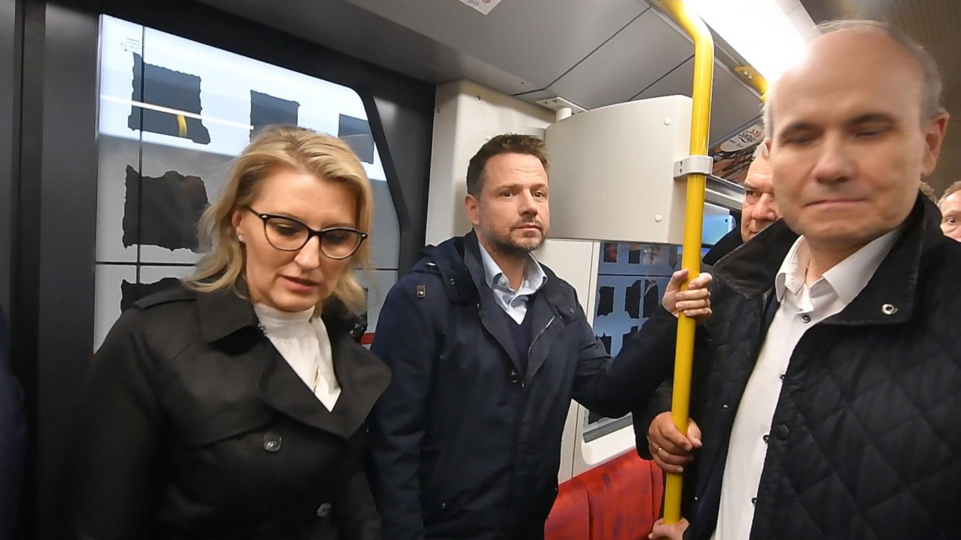 Metro pojechało na Targówek. Tak wyglądało otwarcie nowych stacji
