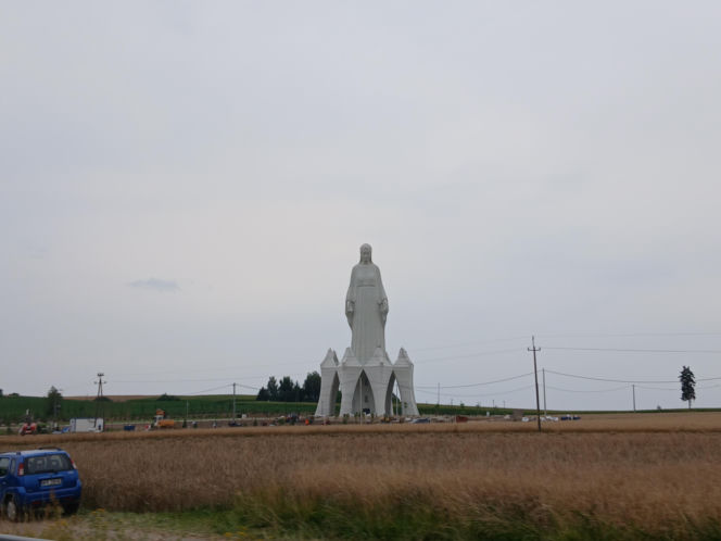 Gigantyczna figura prawie gotowy! 55-metrowa Maryja już przyciąga tłumy. "Robi wrażenie"