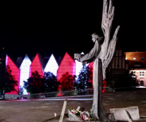Rocznica Sierpnia '80 w Szczecinie. Filharmonia z wyjątkową iluminacją 