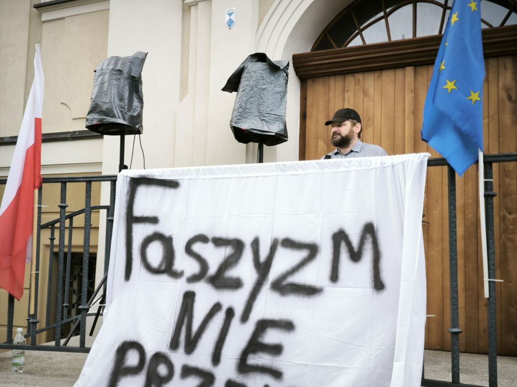 Manifestacja przeciwko niechęci do imigrantów w Lesznie 