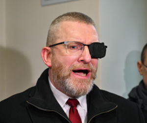 Grzegorz Braun pojawił się w prokuraturze. Nie otrzymał żadnych zarzutów