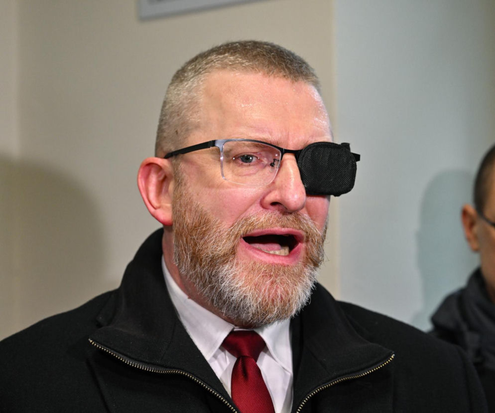 Grzegorz Braun pojawił się w prokuraturze. Nie otrzymał żadnych zarzutów