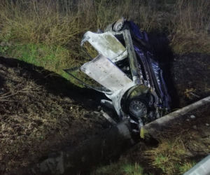 Sietesz. Auto po wypadku stanęło w ogniu