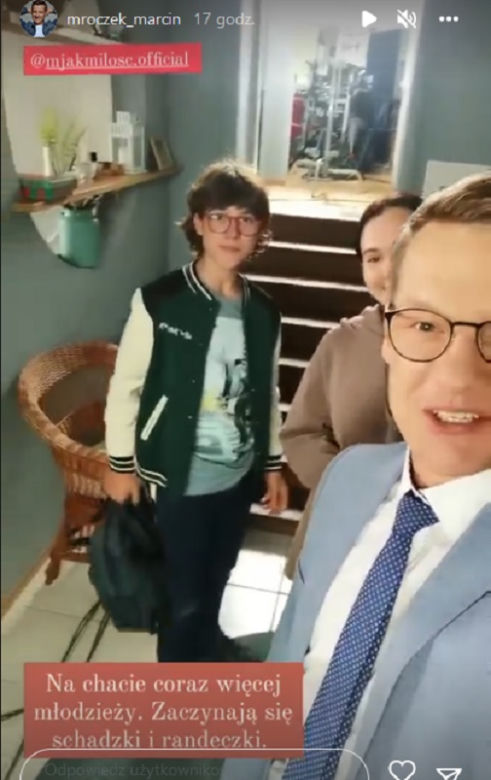 M jak miłość na planie. Piotrek (Marcin Mroczek), przyjaciele Lenki ze szkoły