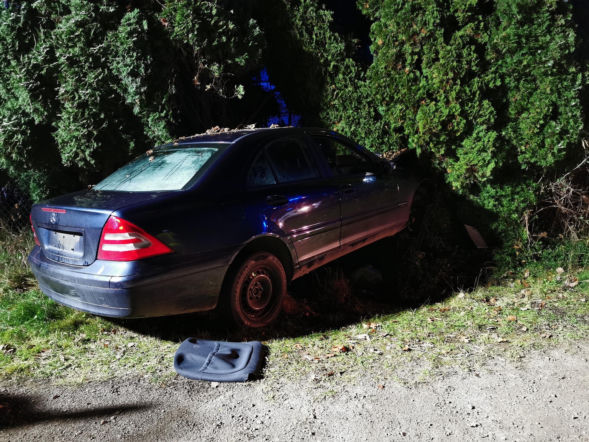 Nocny wypadek w Adamowie. Młody kierowca wydmuchał promil alkoholu